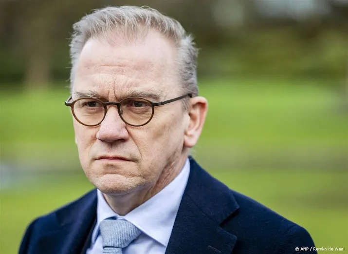 De Hamer-Kwestie: Noodzaak Tot Overleg Tussen Bruins En NPO Toezichthouder De Hamer-Kwestie: Noodzaak Tot Overleg Tussen Bruins En NPO Toezichthouder
