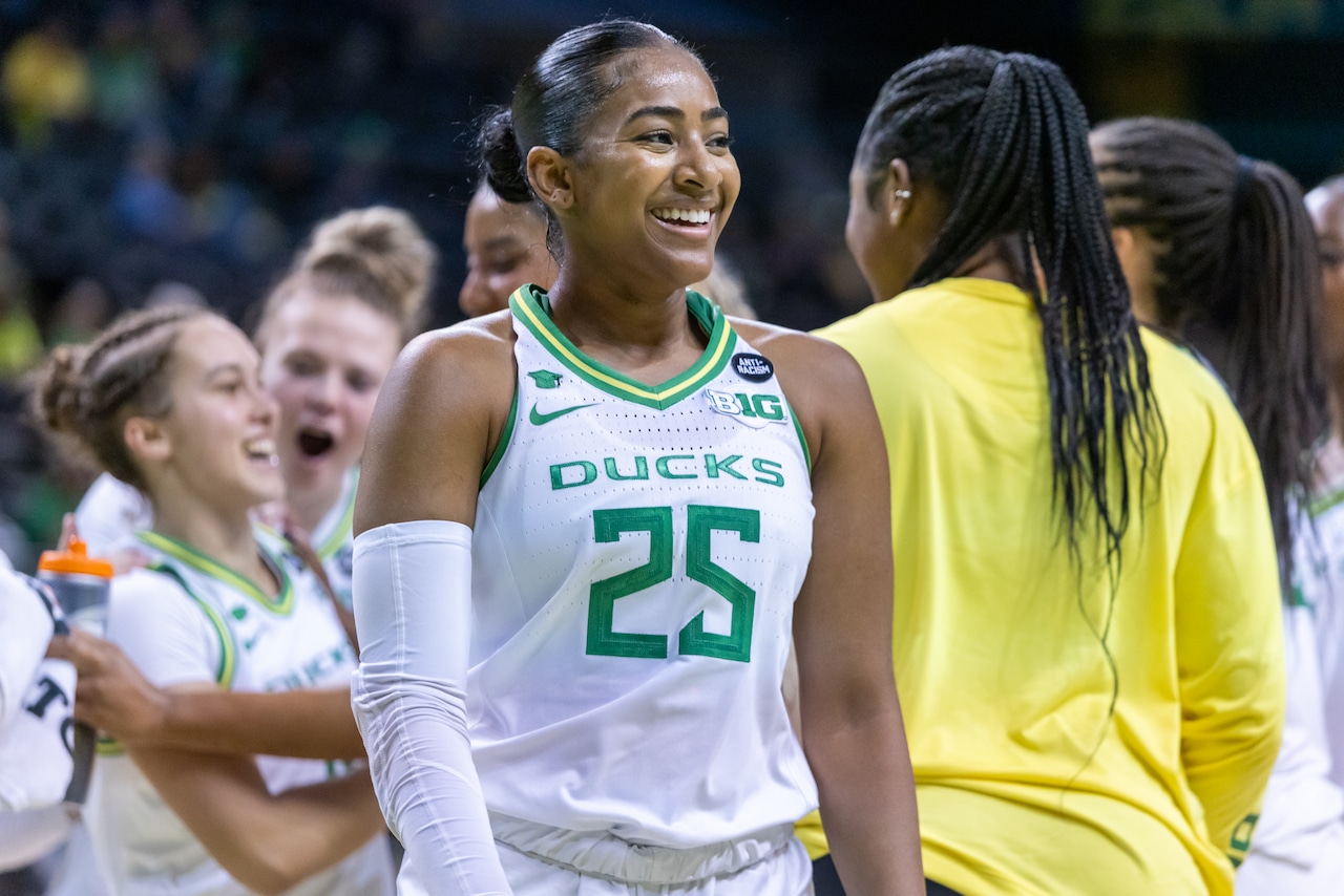 Deja Kelly Embraces Leadership Role At Oregon Tournament Deja Kelly Embraces Leadership Role At Oregon Tournament