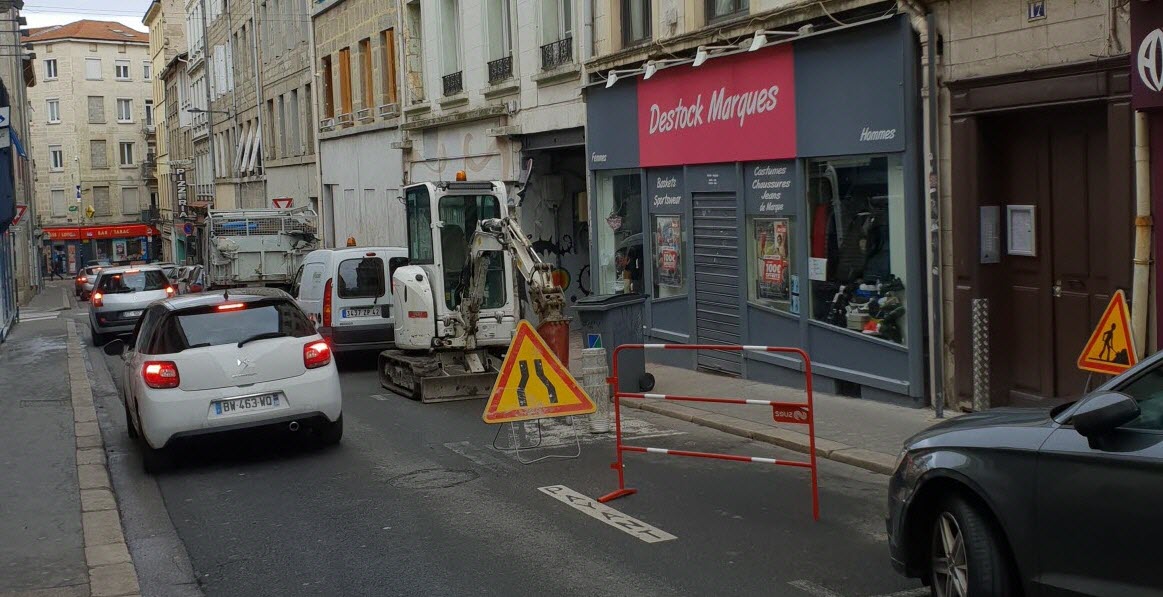 Dijon: Véhicule Lancé Contre Un Mur Rue Michel-Servet - Le Conducteur Se Dénonce Dijon: Véhicule Lancé Contre Un Mur Rue Michel-Servet - Le Conducteur Se Dénonce