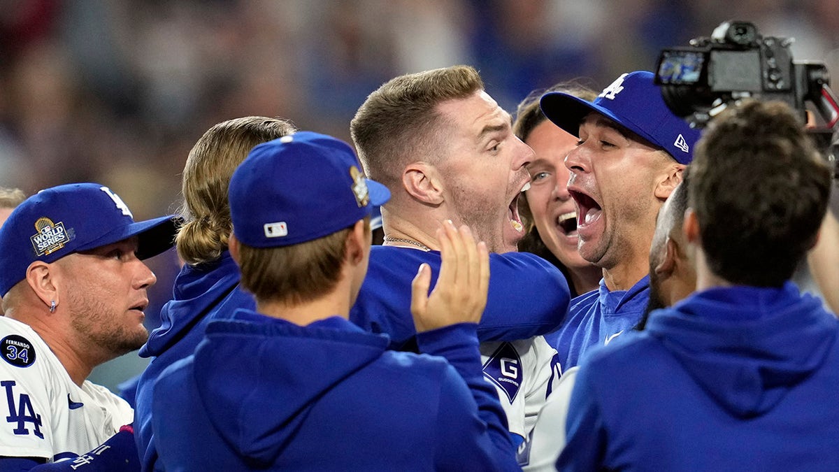 Dodgers Beat Marlins: Freeman, Ohtani's Home Runs Secure Win Dodgers Beat Marlins: Freeman, Ohtani's Home Runs Secure Win