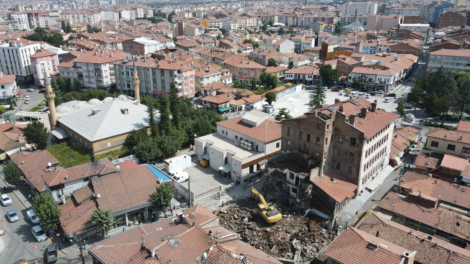 Dušan Tadić: Geleceğe Doğru Tarihi Bir Adım Dušan Tadić: Geleceğe Doğru Tarihi Bir Adım