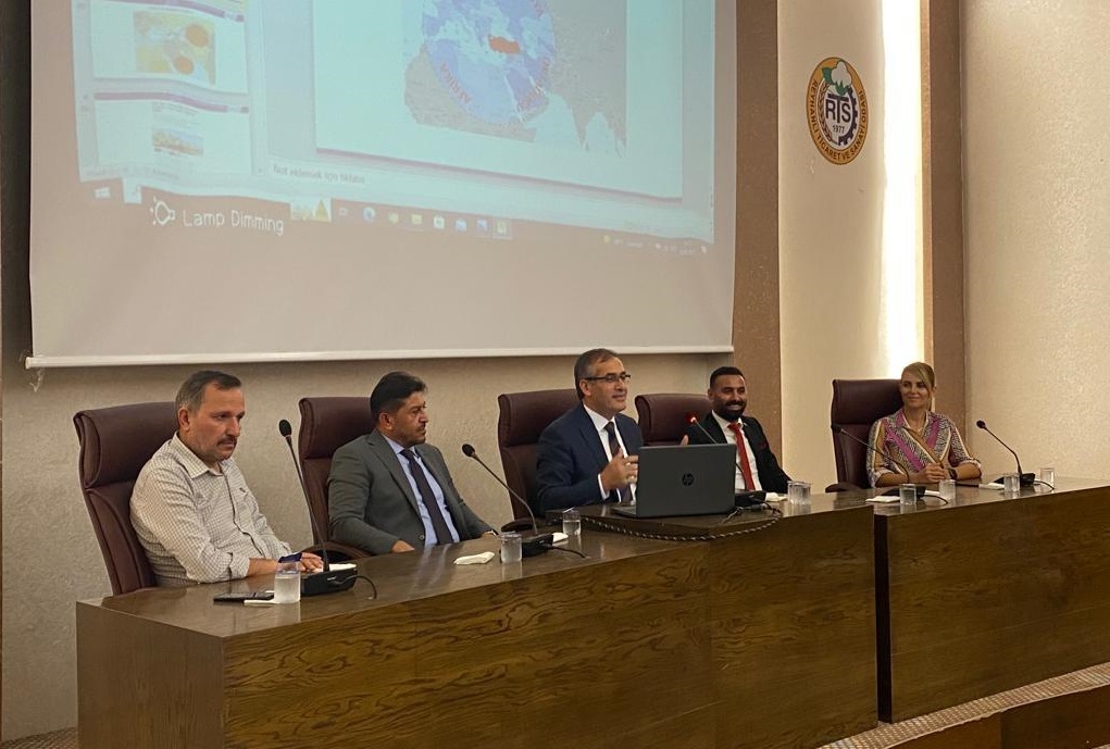 ECB Faiz Artırımları Ve Tarifeler: Tüketiciler İçin Riskler ECB Faiz Artırımları Ve Tarifeler: Tüketiciler İçin Riskler