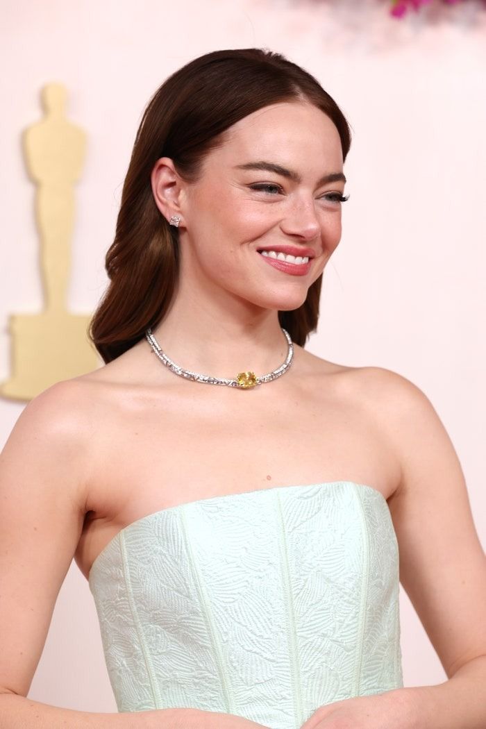 Emma Stone's Oscars 2025 Style: Sequin, Louis Vuitton, And Old Hollywood Glamour Emma Stone's Oscars 2025 Style: Sequin, Louis Vuitton, And Old Hollywood Glamour