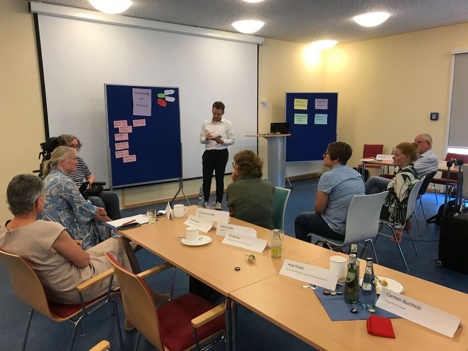 Erste Pflegekonferenz Bodenseekreis:  Wichtige Informationen Für Pflegekräfte