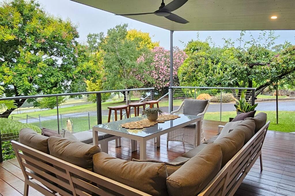 Escape To The Country: Finding Your Perfect Country Home Escape To The Country: Finding Your Perfect Country Home