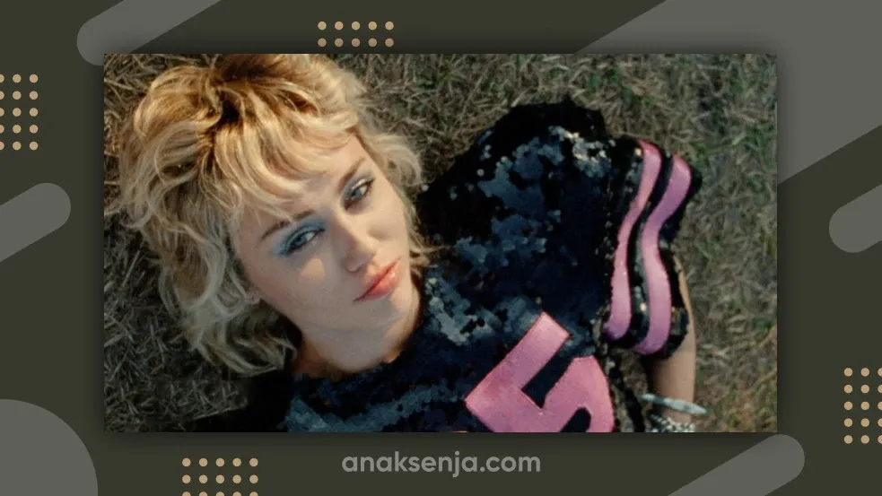Evolusi Gaya Berpakaian Miley Cyrus: Makna Di Balik Setiap Outfit Evolusi Gaya Berpakaian Miley Cyrus: Makna Di Balik Setiap Outfit