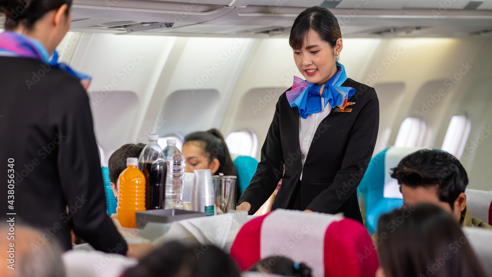 Ex-SIA Flight Attendant's Transformation: From Serving Passengers To Piloting Planes Ex-SIA Flight Attendant's Transformation: From Serving Passengers To Piloting Planes