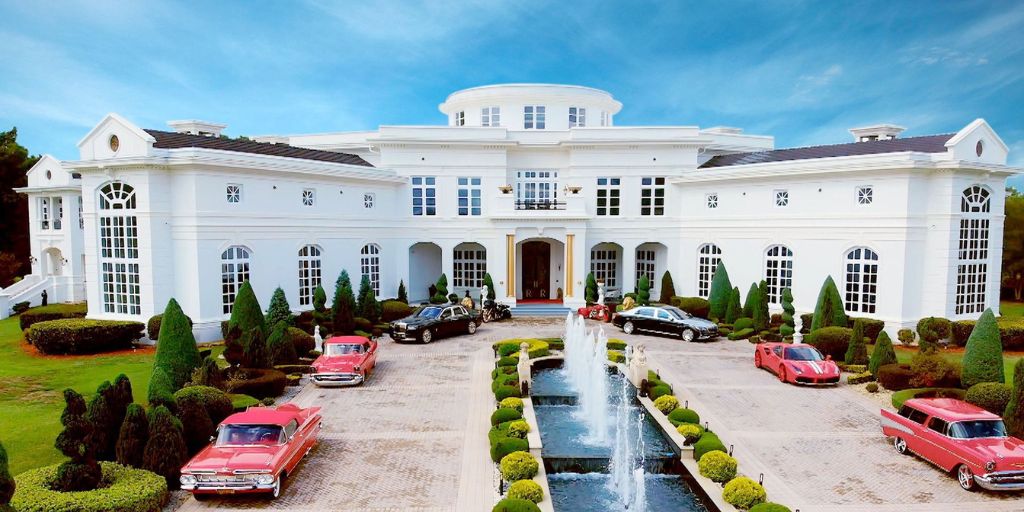 Exploring Lavish Homes: An MTV Cribs Retrospective Exploring Lavish Homes: An MTV Cribs Retrospective