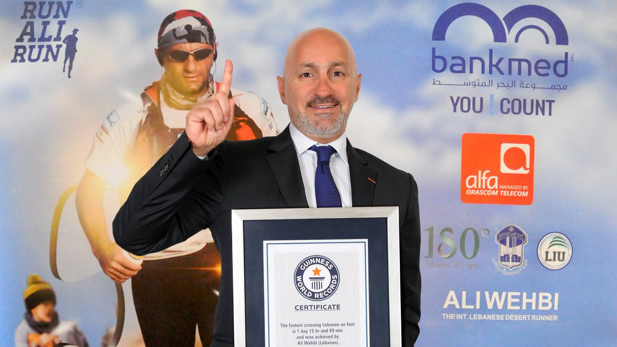 Fastest Crossing: Man Completes Record-Breaking Australian Foot Race Fastest Crossing: Man Completes Record-Breaking Australian Foot Race