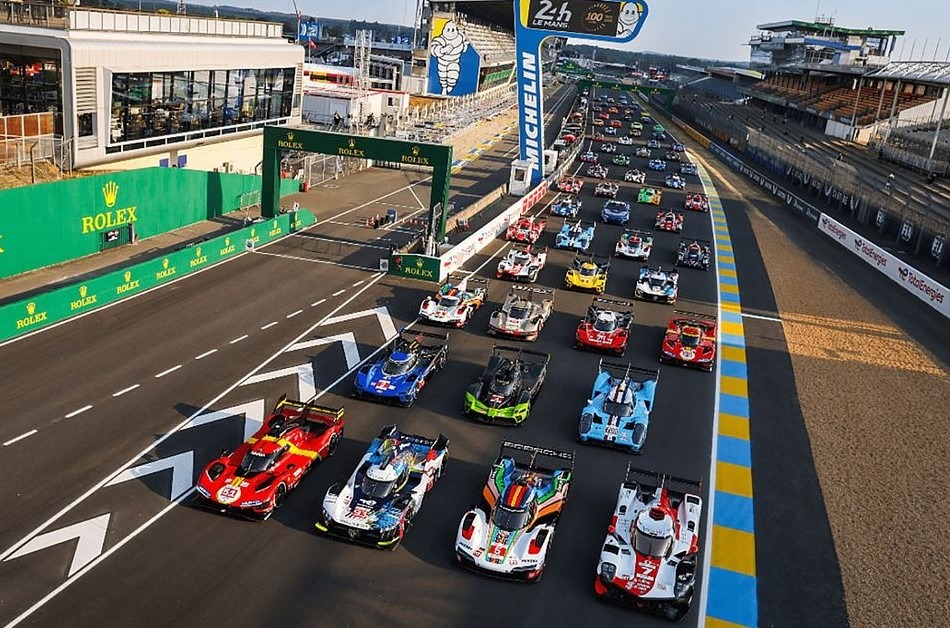 Federer: Honorary Starter At The 24 Hours Of Le Mans Federer: Honorary Starter At The 24 Hours Of Le Mans