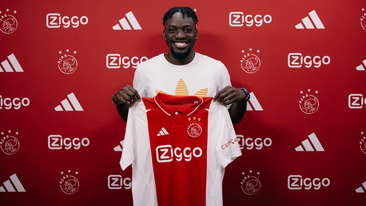 Fenerbahçe Yıldızı Ajax'a Transfer Oldu: Mourinho'nun Rolü Ne? Fenerbahçe Yıldızı Ajax'a Transfer Oldu: Mourinho'nun Rolü Ne?
