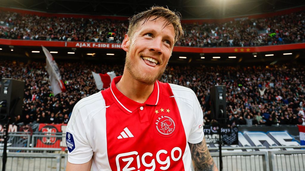 Feyenoord And PSV Fight For Second As Ajax Dominates Eredivisie Feyenoord And PSV Fight For Second As Ajax Dominates Eredivisie