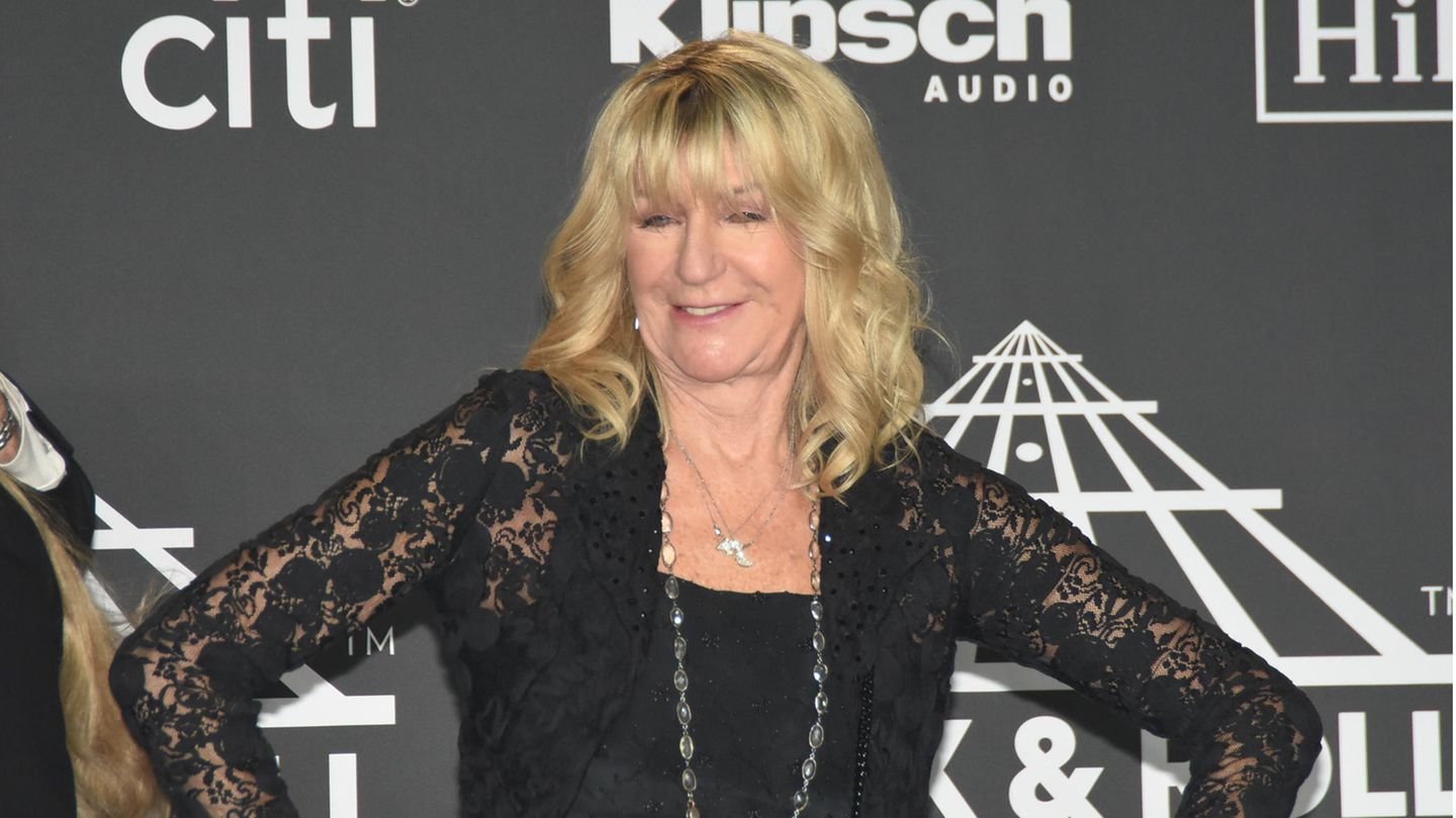 Fleetwood Mac: A Retrospective Look At Their Biggest Chart Successes Fleetwood Mac: A Retrospective Look At Their Biggest Chart Successes
