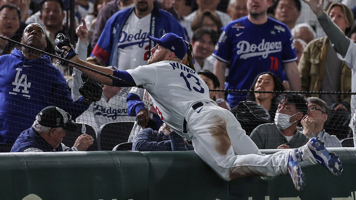 Former NFL QB Steals Fly Ball From Max Muncy In Japan Former NFL QB Steals Fly Ball From Max Muncy In Japan