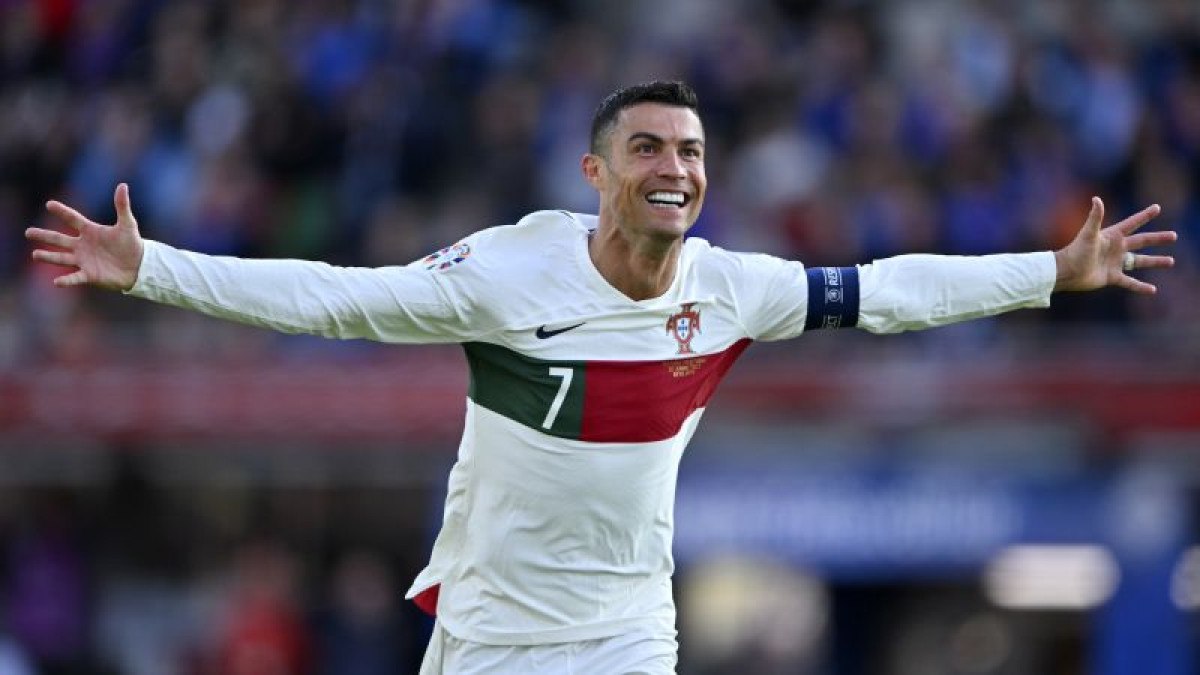 Futbolun Geleceği: Hasselbaink, Ronaldo'nun 2026 Dünya Kupası'nda Yer Almaması Gerektiğini Savunuyor Futbolun Geleceği: Hasselbaink, Ronaldo'nun 2026 Dünya Kupası'nda Yer Almaması Gerektiğini Savunuyor
