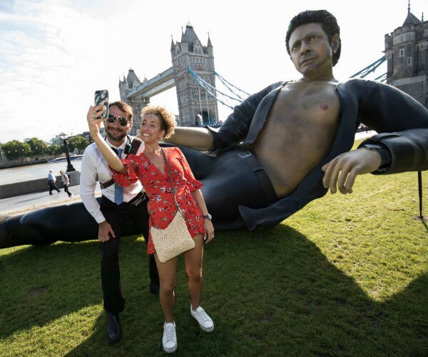 Goldblum In London: Jurassic Park Fans Create A Frenzy Goldblum In London: Jurassic Park Fans Create A Frenzy