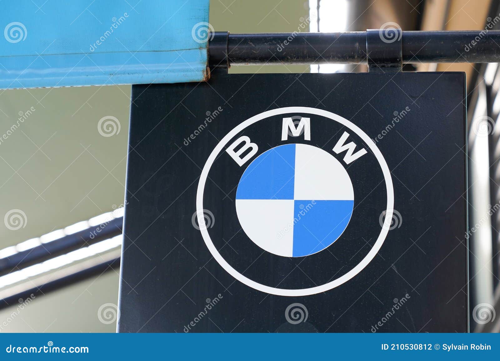 Growth Strategies For Luxury Automakers In China: Lessons From BMW And Porsche's Experiences Growth Strategies For Luxury Automakers In China: Lessons From BMW And Porsche's Experiences