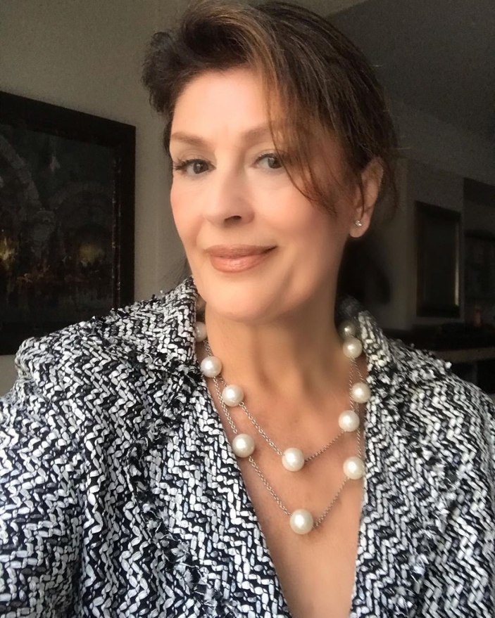 Gülşen Bubikoğlu'nun Son Hali: Yeşilçam Güzeli Hayranlarını Şaşırttı! Mine Tugay'dan Tepki Geldi Gülşen Bubikoğlu'nun Son Hali: Yeşilçam Güzeli Hayranlarını Şaşırttı! Mine Tugay'dan Tepki Geldi