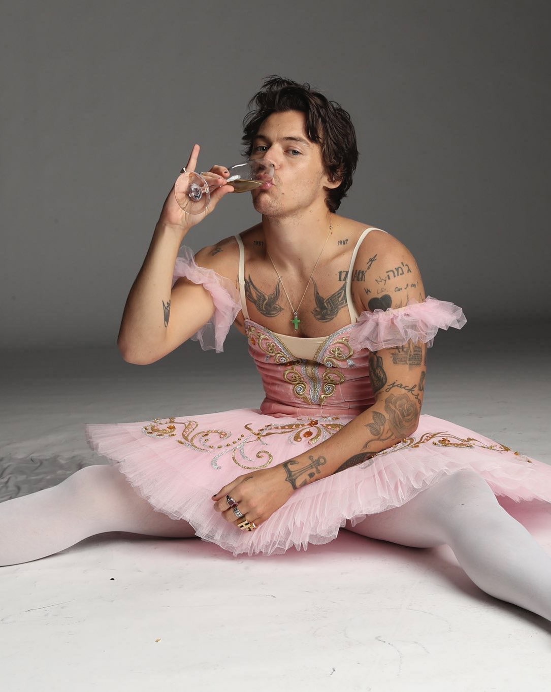 Harry Styles Reacts To A Hilariously Bad SNL Impression Harry Styles Reacts To A Hilariously Bad SNL Impression