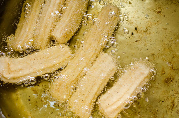 Hemgjorda Kycklingnuggets: Majsflingor & Enkelt Salladsrecept Hemgjorda Kycklingnuggets: Majsflingor & Enkelt Salladsrecept