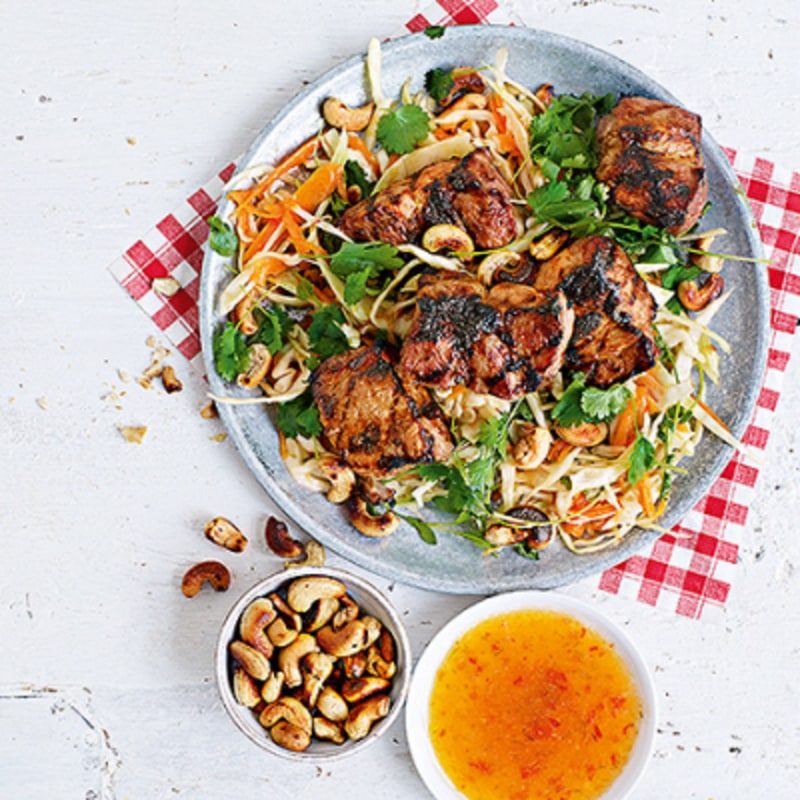 Hemmagjorda Kycklingnuggets: Majsflingor, Asiatisk Kålsallad & Enkel Recept