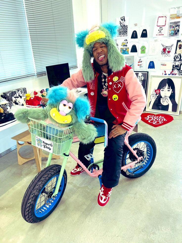 High-Value Sale Of Kid Cudi Personal Items At Recent Auction High-Value Sale Of Kid Cudi Personal Items At Recent Auction