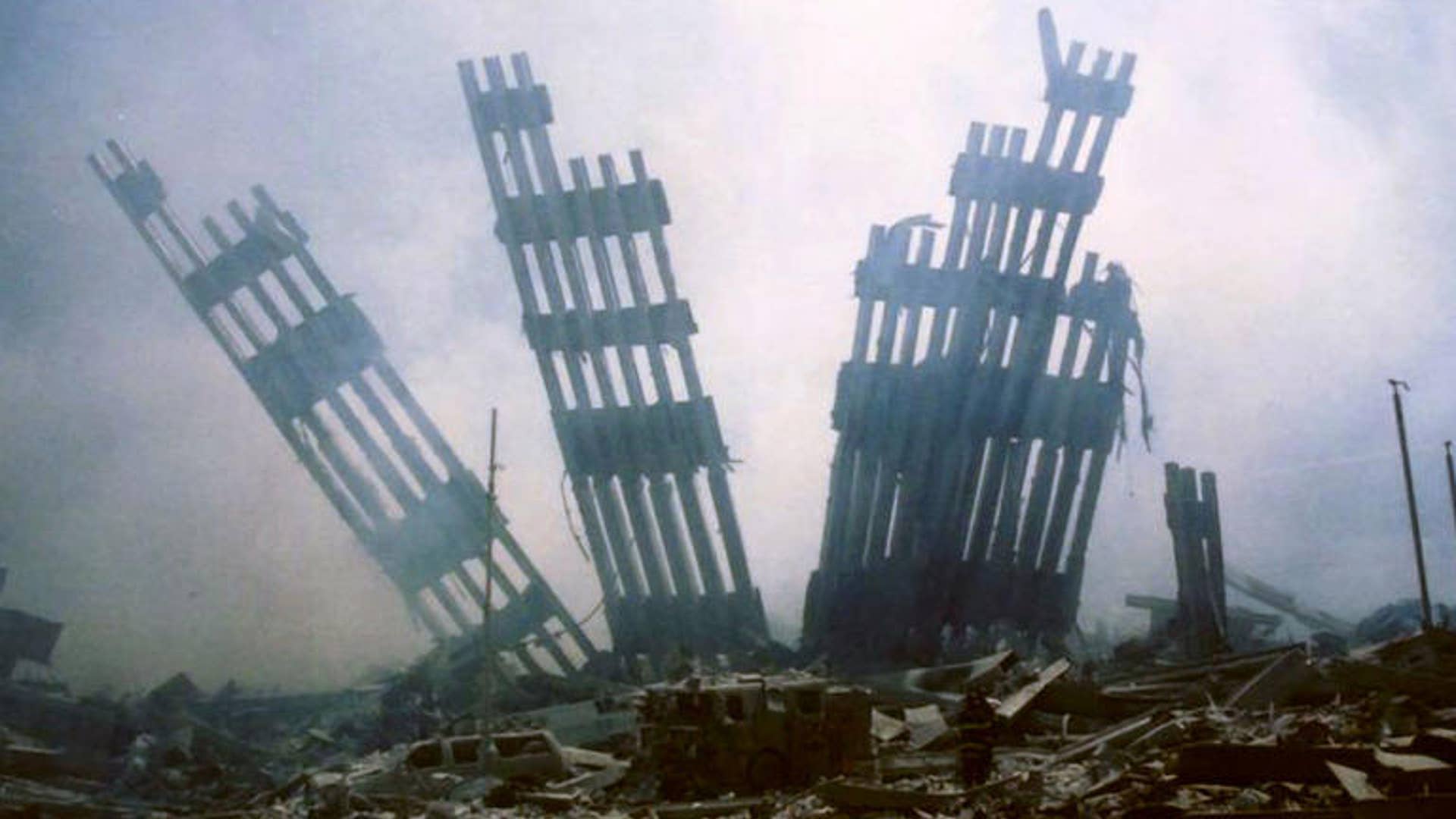 Historic Chinese Tower Collapses: Tourist Evacuation Underway Historic Chinese Tower Collapses: Tourist Evacuation Underway