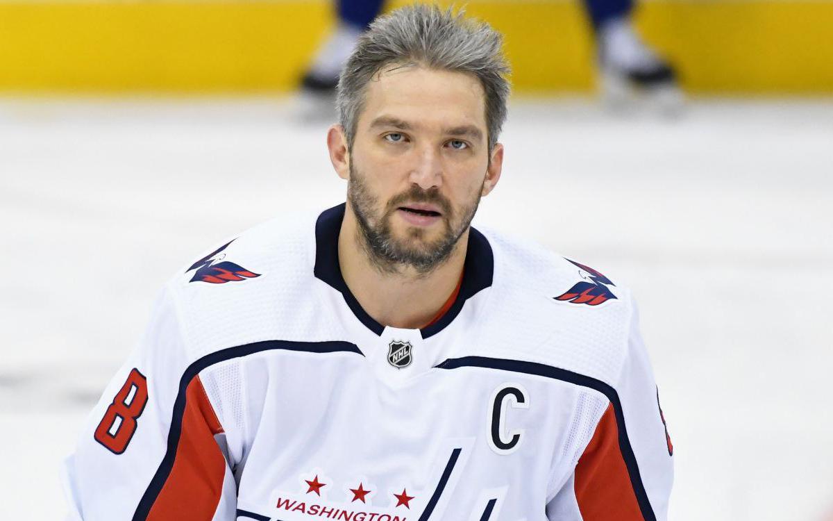 Historic Moment: Ovechkin Equals Gretzky's NHL Goal Record Historic Moment: Ovechkin Equals Gretzky's NHL Goal Record