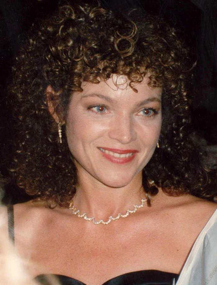 Hollywood Mourns: Loss Of Dallas And Carrie Actress, Tribute From Amy Irving Hollywood Mourns: Loss Of Dallas And Carrie Actress, Tribute From Amy Irving