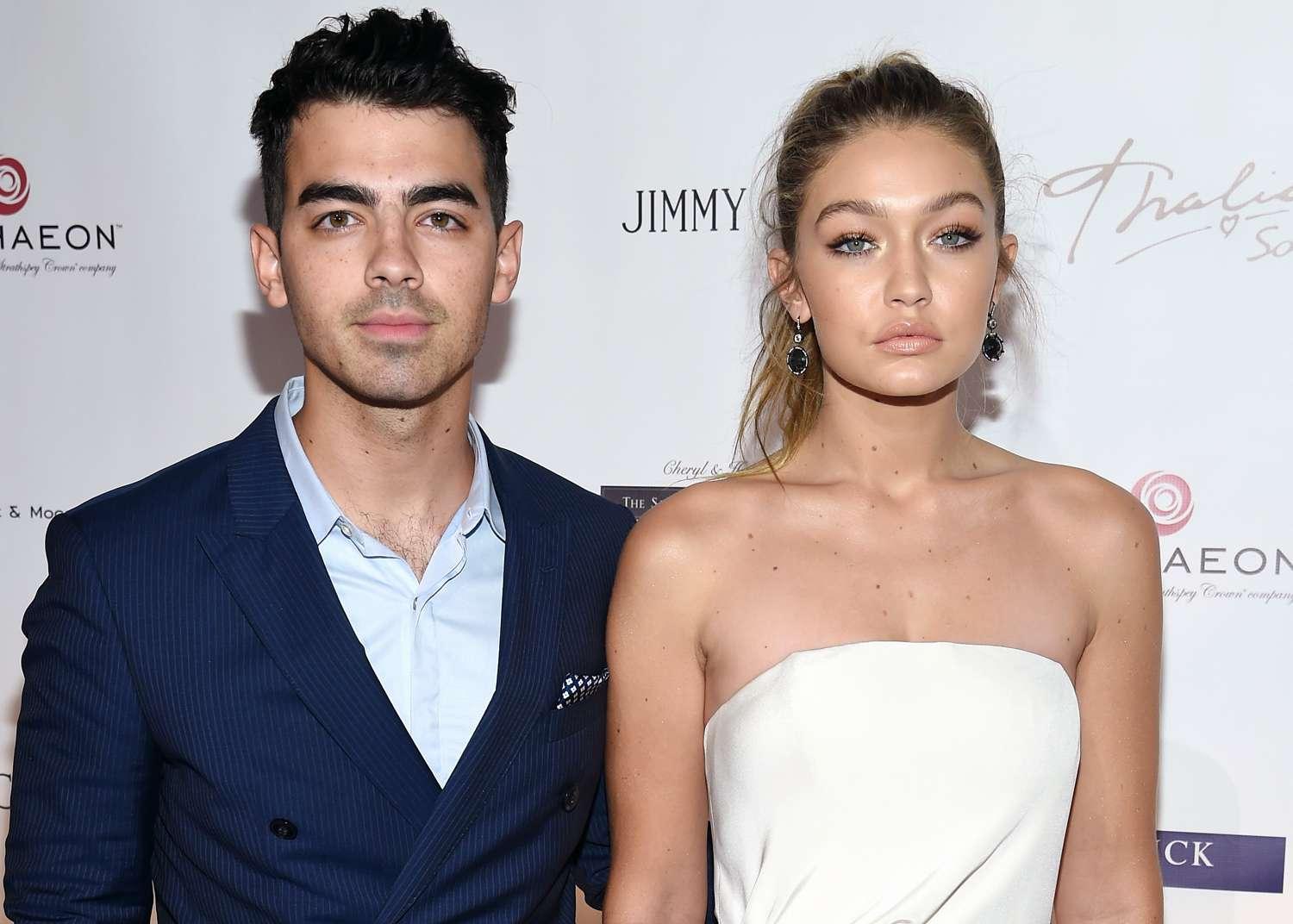 How Joe Jonas Handled A Couple Arguing Over Him How Joe Jonas Handled A Couple Arguing Over Him