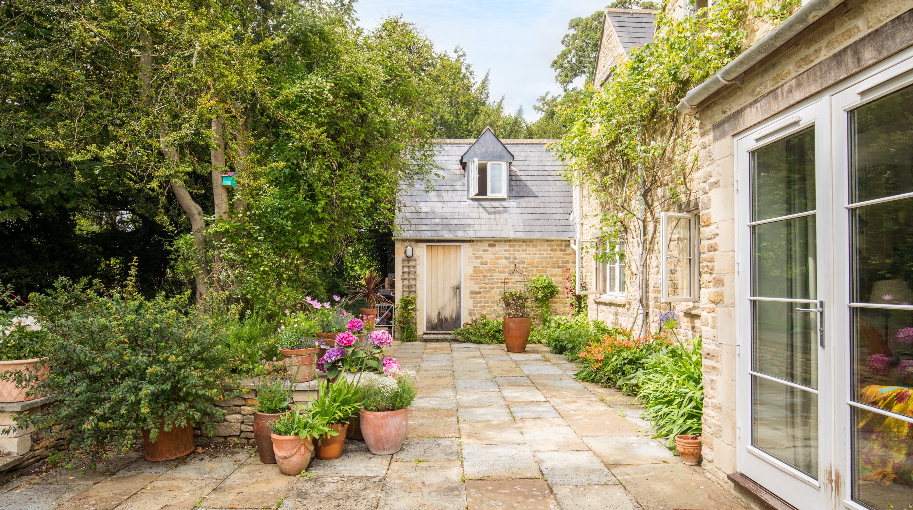 How To Incorporate Rosemary & Thyme Into Your Garden How To Incorporate Rosemary & Thyme Into Your Garden
