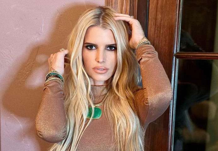Η Τζέσικα Σίμπσον Αποκαλύπτει Το Μυστικό Της Φωνής Της Η Τζέσικα Σίμπσον Αποκαλύπτει Το Μυστικό Της Φωνής Της