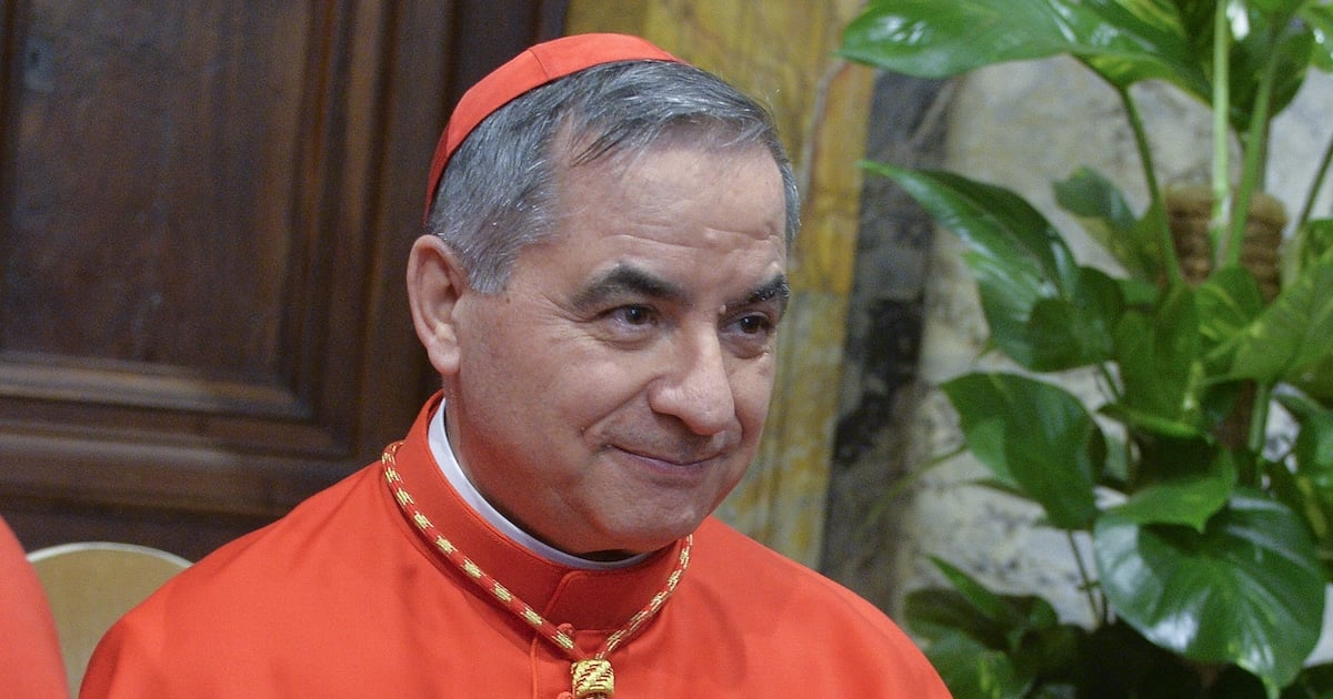 Il Futuro Del Cardinale Becciu: Preghiere, Aspettative E Dimissioni Il Futuro Del Cardinale Becciu: Preghiere, Aspettative E Dimissioni