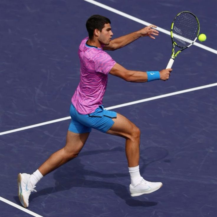 Indian Wells Quarterfinals: Swiatek Advances Through Challenging Conditions