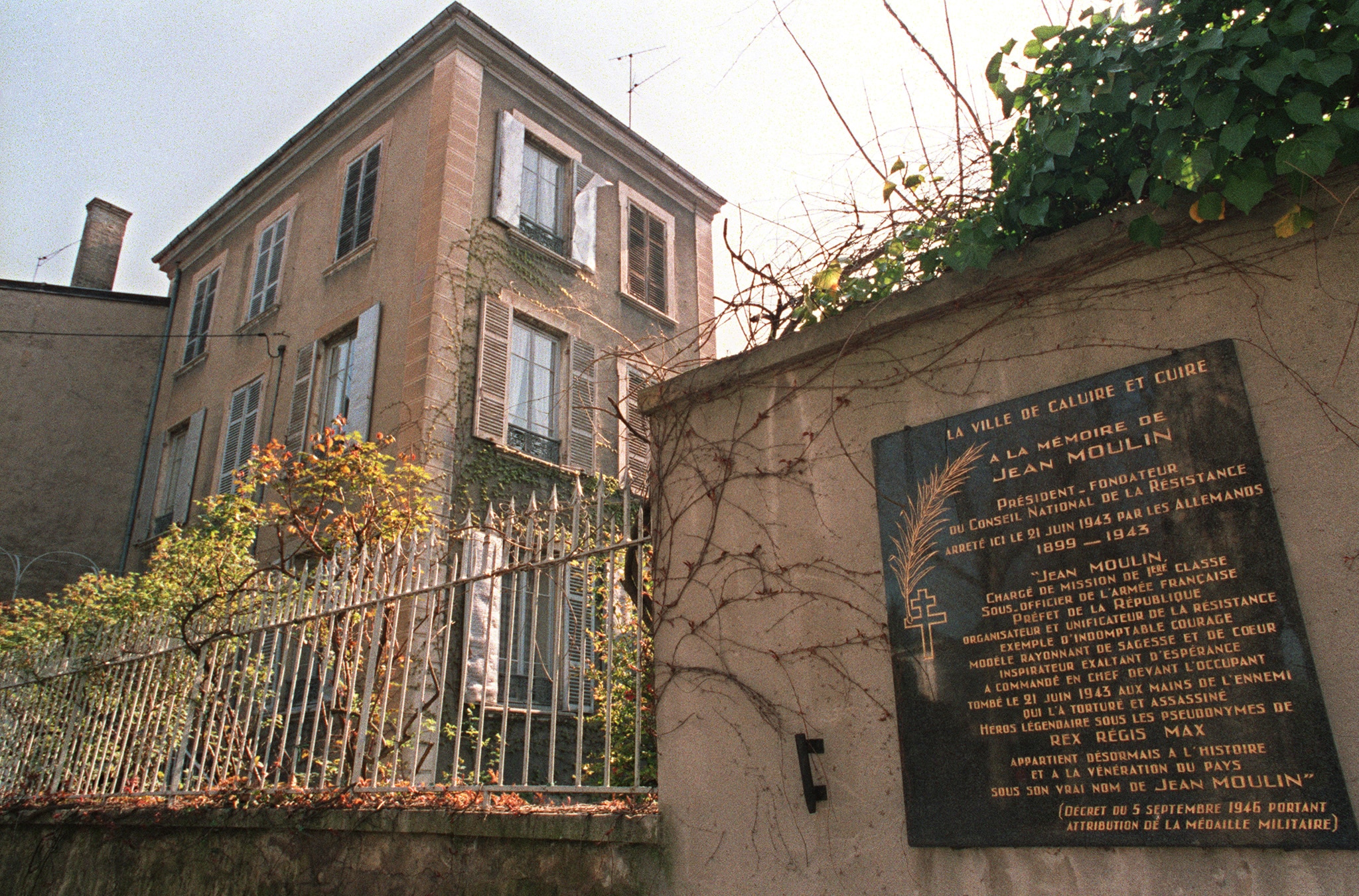 INFO BFM Lyon : Synagogue De Caluire-et-Cuire - Tentative D'intrusion Et Interpellation INFO BFM Lyon : Synagogue De Caluire-et-Cuire - Tentative D'intrusion Et Interpellation