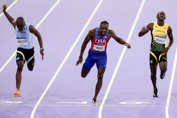 Is A Tyreek Hill-Noah Lyles Race Realistic? Michael Johnson Offers Insight Is A Tyreek Hill-Noah Lyles Race Realistic? Michael Johnson Offers Insight