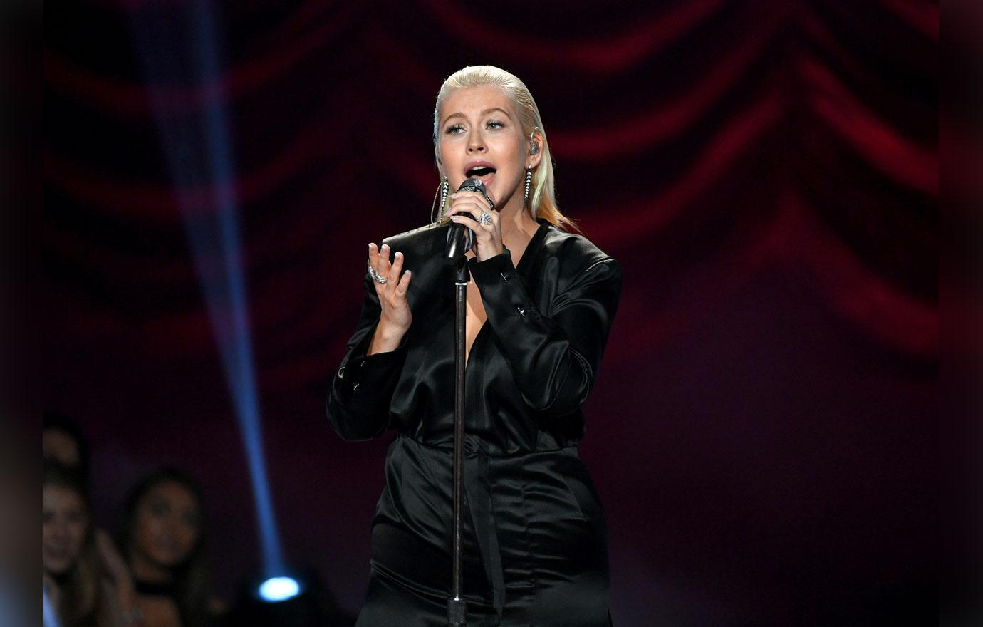 Is This Really Christina Aguilera? Fans React To Heavily Photoshopped Pictures Is This Really Christina Aguilera? Fans React To Heavily Photoshopped Pictures