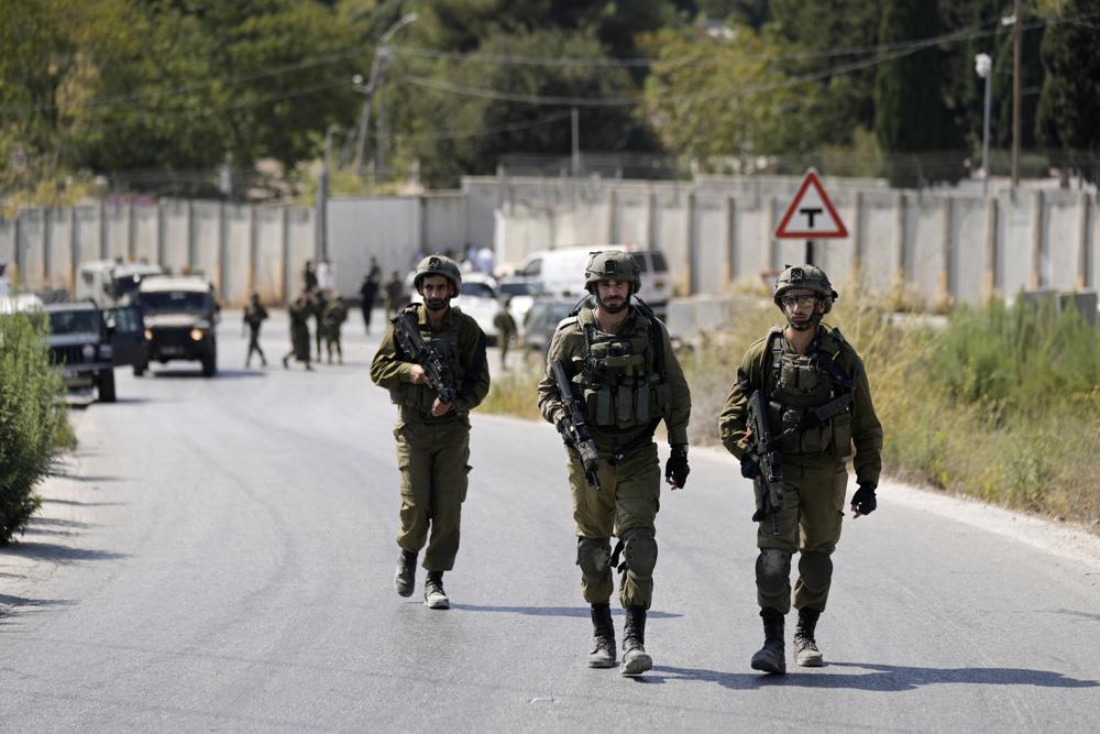 Israeli Forces Detain Prominent Palestinian Journalist