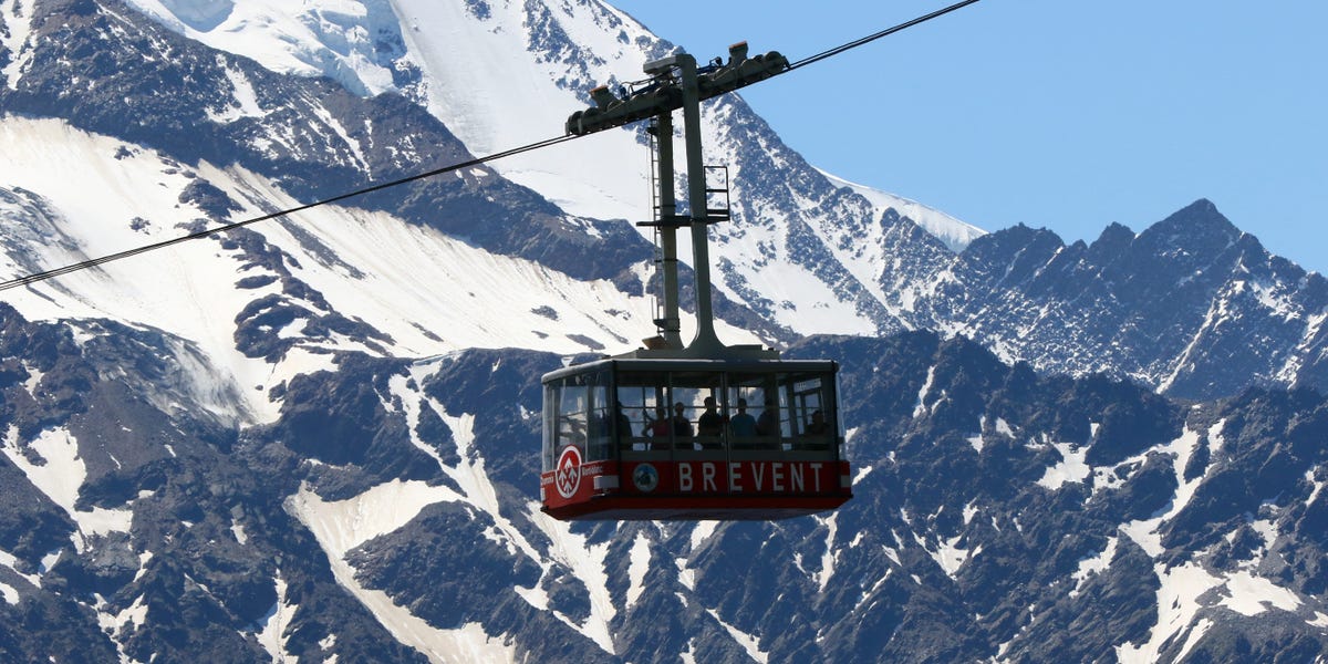 Jail Possible For Parisian After Ski Lift Snowball Incident Jail Possible For Parisian After Ski Lift Snowball Incident