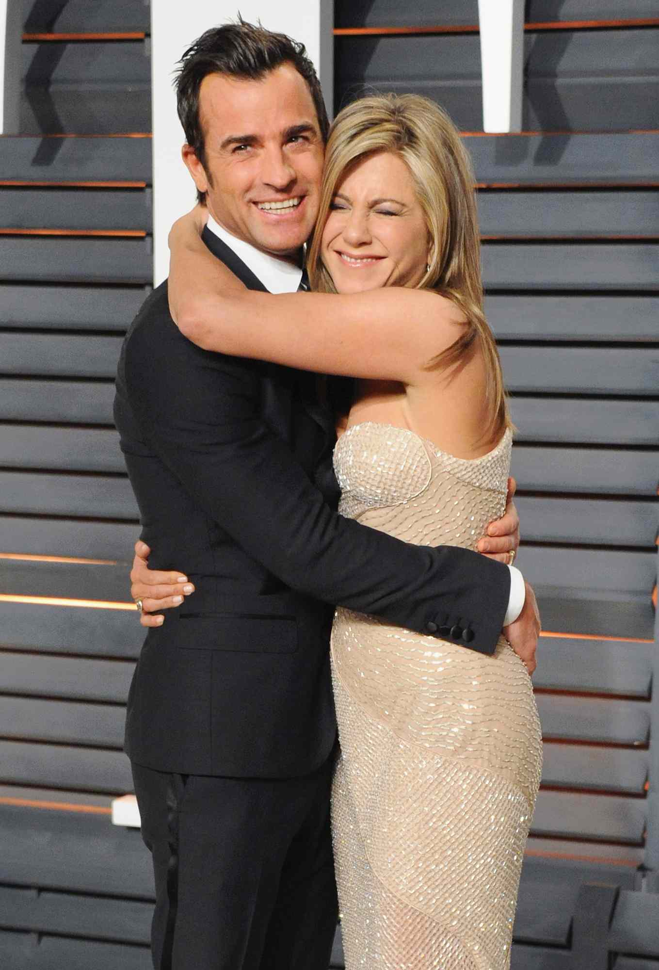 Jennifer Aniston Και Pedro Pascal: Σπάνια Δημόσια Εμφάνιση Jennifer Aniston Και Pedro Pascal: Σπάνια Δημόσια Εμφάνιση