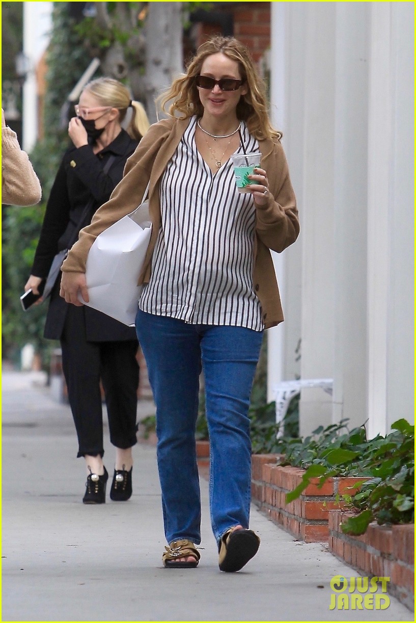 Jennifer Lawrence Debuts Baby Bump In New York Jennifer Lawrence Debuts Baby Bump In New York