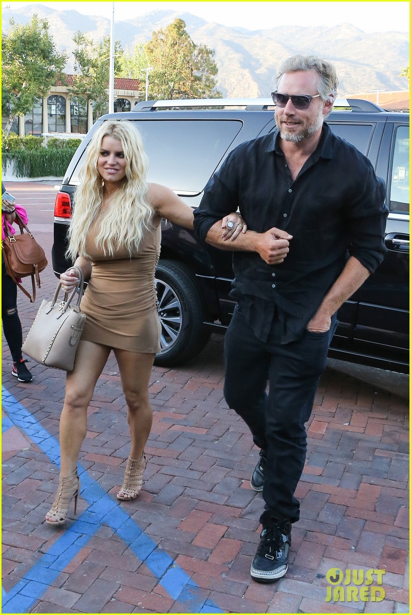 Jessica Simpson's Stage Return After 15-Year Break Thrills Fans Jessica Simpson's Stage Return After 15-Year Break Thrills Fans