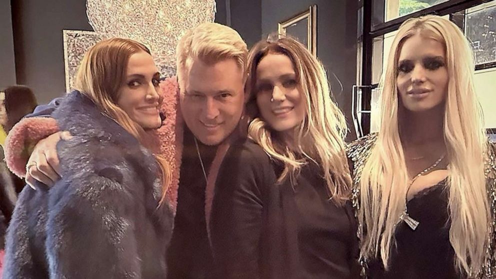 Jessica Simpson's Stylish Travel Outfit: Cheetah And Blue Fur Jessica Simpson's Stylish Travel Outfit: Cheetah And Blue Fur