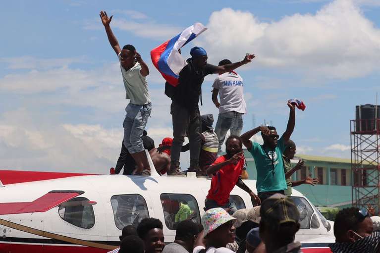 JetBlue Suspends Haiti Flights Amid Civil Unrest JetBlue Suspends Haiti Flights Amid Civil Unrest