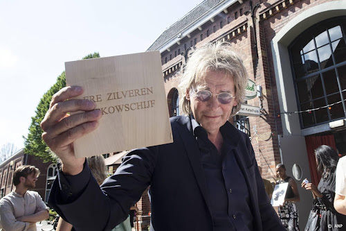 Jiskefet Ontvangt Ere Zilveren Nipkowschijf: Een Verdiende Eer Jiskefet Ontvangt Ere Zilveren Nipkowschijf: Een Verdiende Eer
