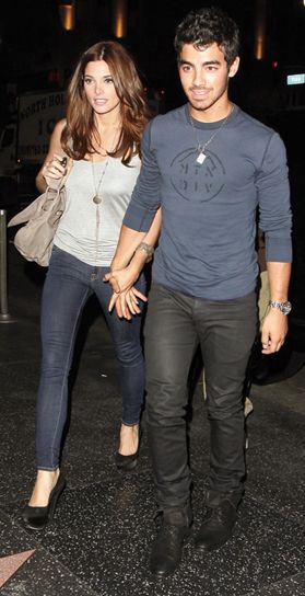 Joe Jonas And The Couple's Argument: His Reaction Joe Jonas And The Couple's Argument: His Reaction