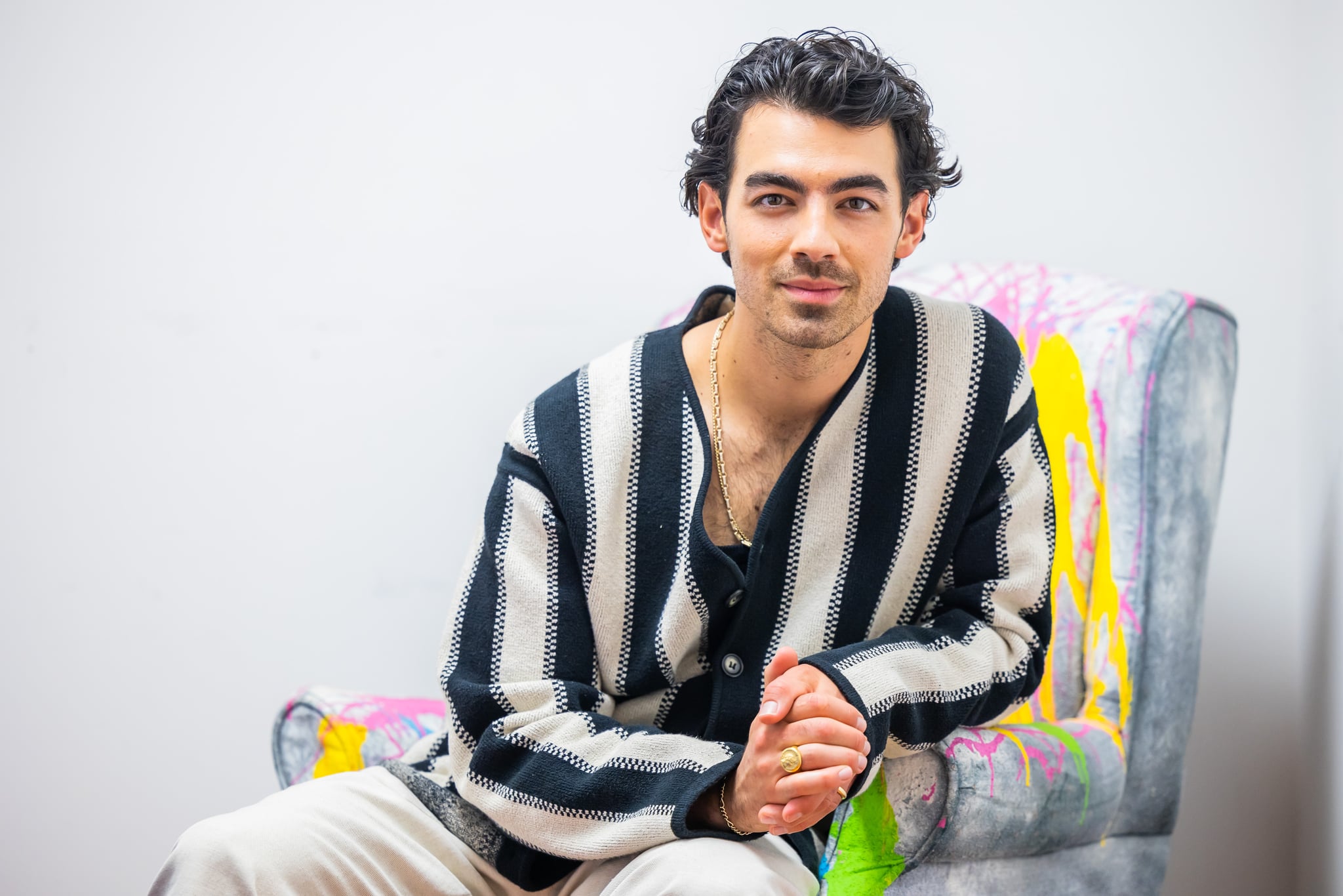 Joe Jonas Defuses A Fan Fight: The Story You Need To Hear Joe Jonas Defuses A Fan Fight: The Story You Need To Hear