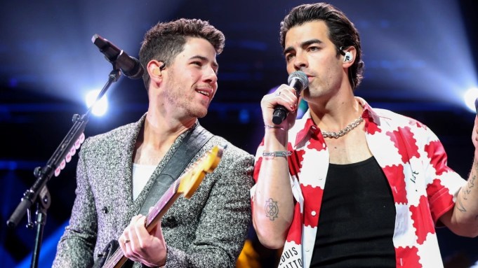Joe Jonas Responds To Couple Arguing About Him Joe Jonas Responds To Couple Arguing About Him