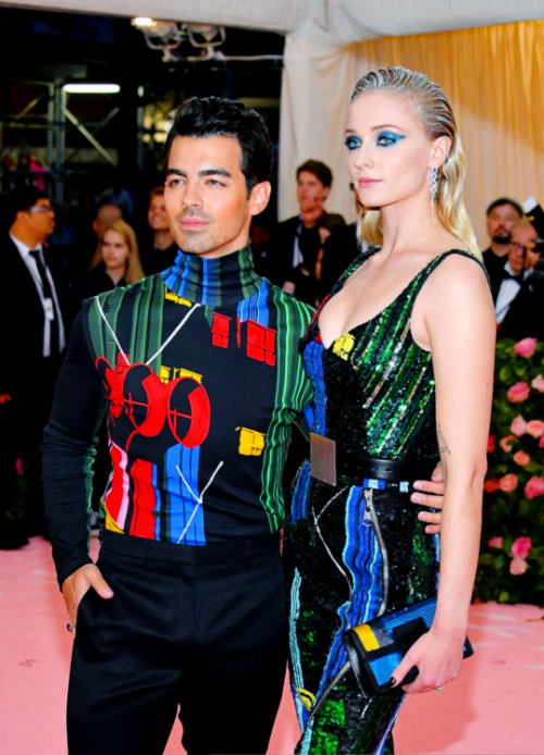 Joe Jonas's Mature Reaction To A Couple's Argument Joe Jonas's Mature Reaction To A Couple's Argument