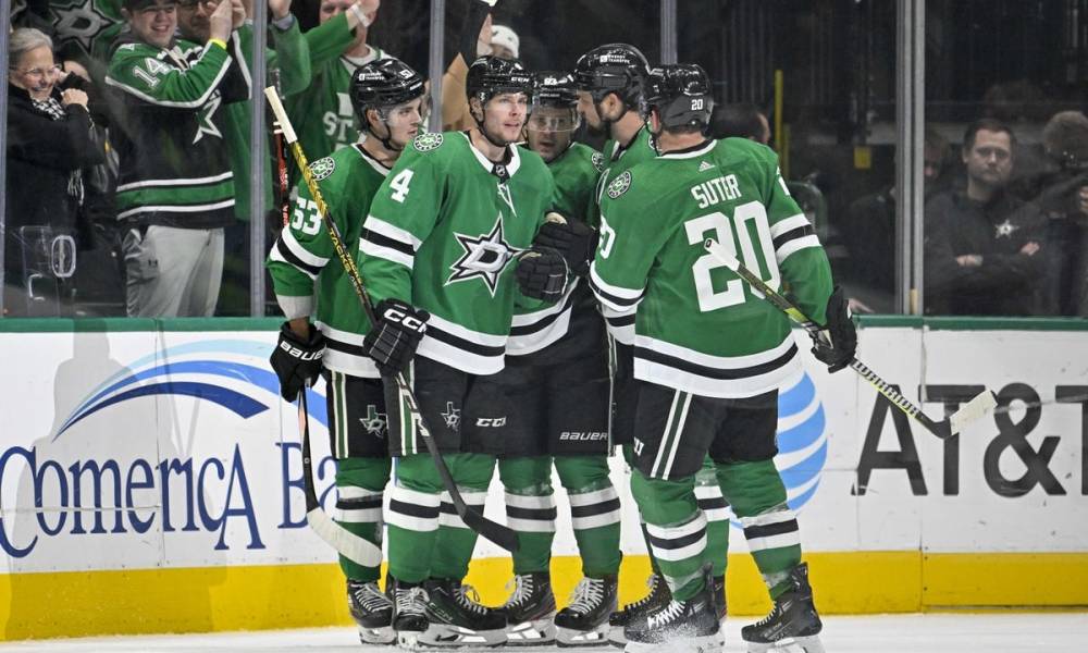 Johnston's Record-Setting Goal Propels Stars To Victory Over Avalanche Johnston's Record-Setting Goal Propels Stars To Victory Over Avalanche